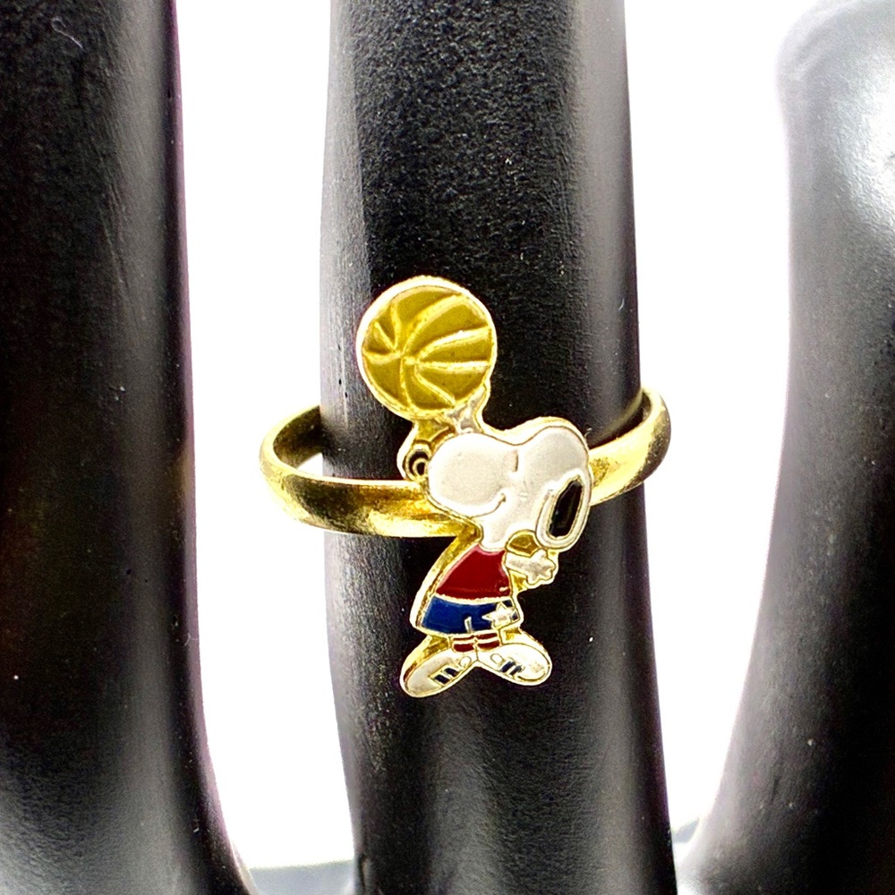Vintage Snoopy Playing Basketball Adjustable Ring in Gold Tone